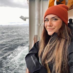 Meet your Posher, Claire